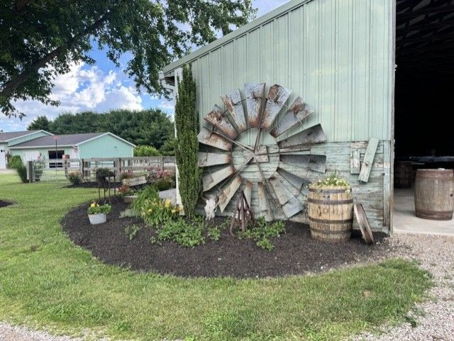 Farm barn symbol